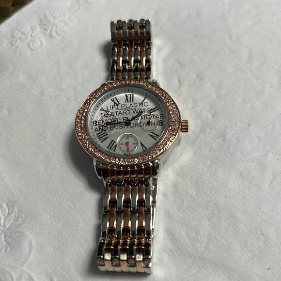 Isaac Mizrah watch - Picture 2 of 4